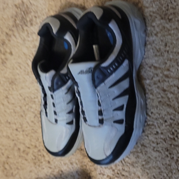 NWOT MENS SNEAKERS - Picture 2 of 4